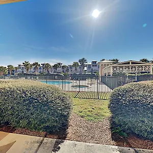 Emerald Waters 104 Apartment